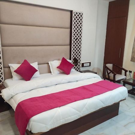 Hotel Lav Kush Deluxe At Paharganj New Delhi Bagian luar foto