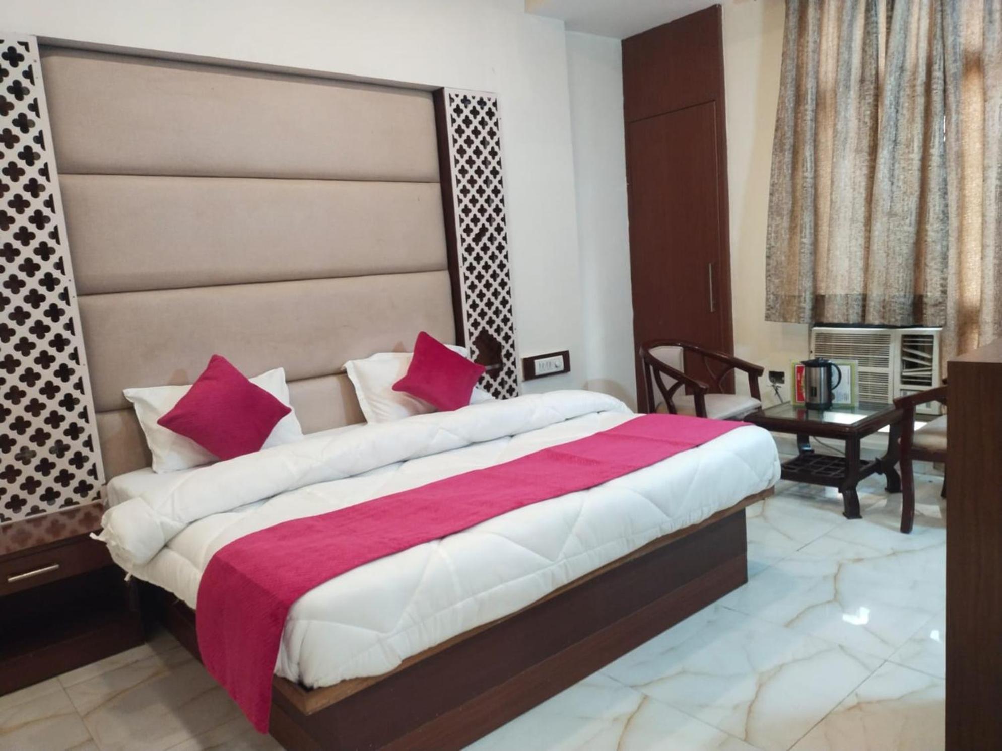 Hotel Lav Kush Deluxe At Paharganj New Delhi Bagian luar foto