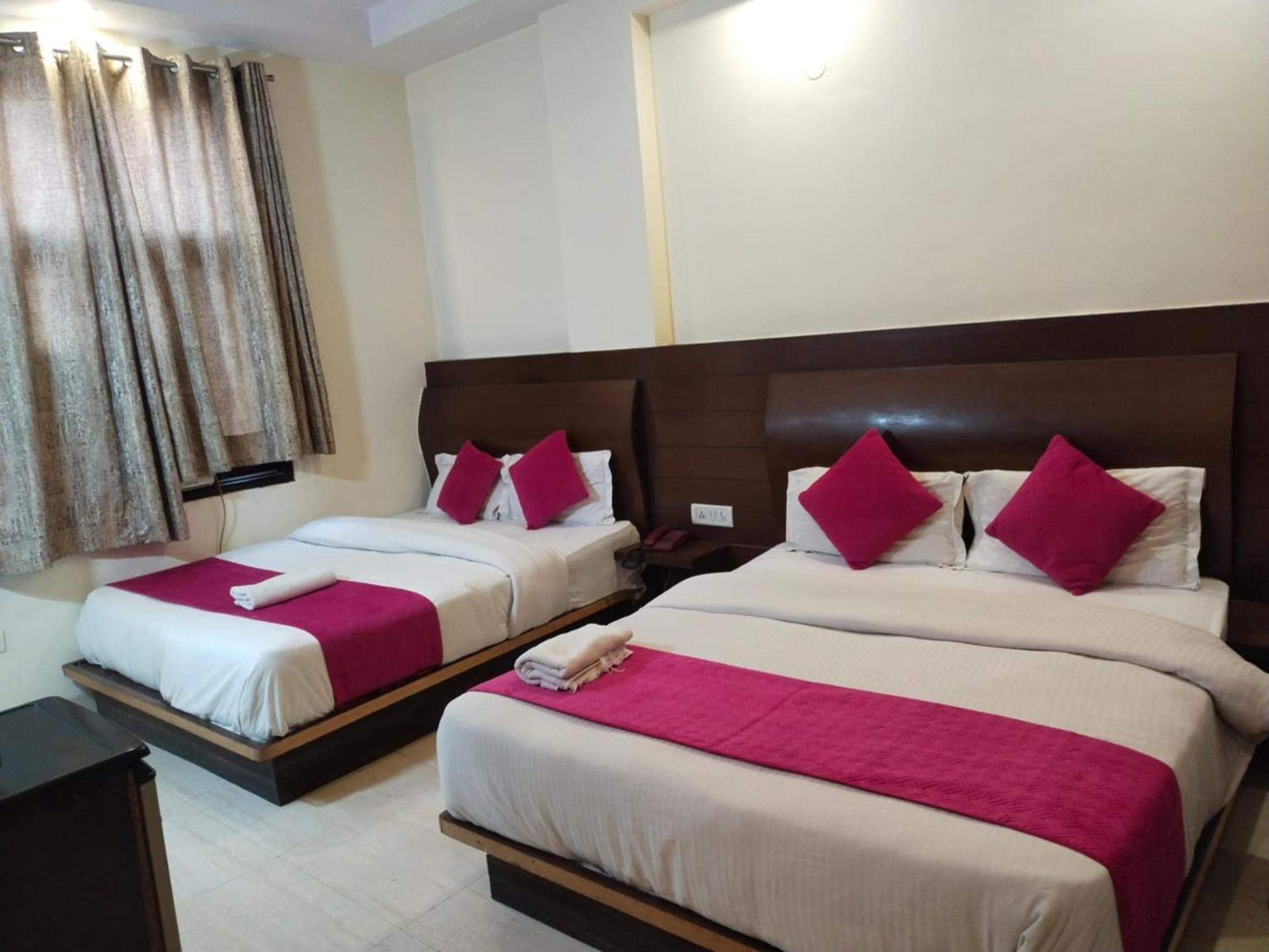 Hotel Lav Kush Deluxe At Paharganj New Delhi Bagian luar foto