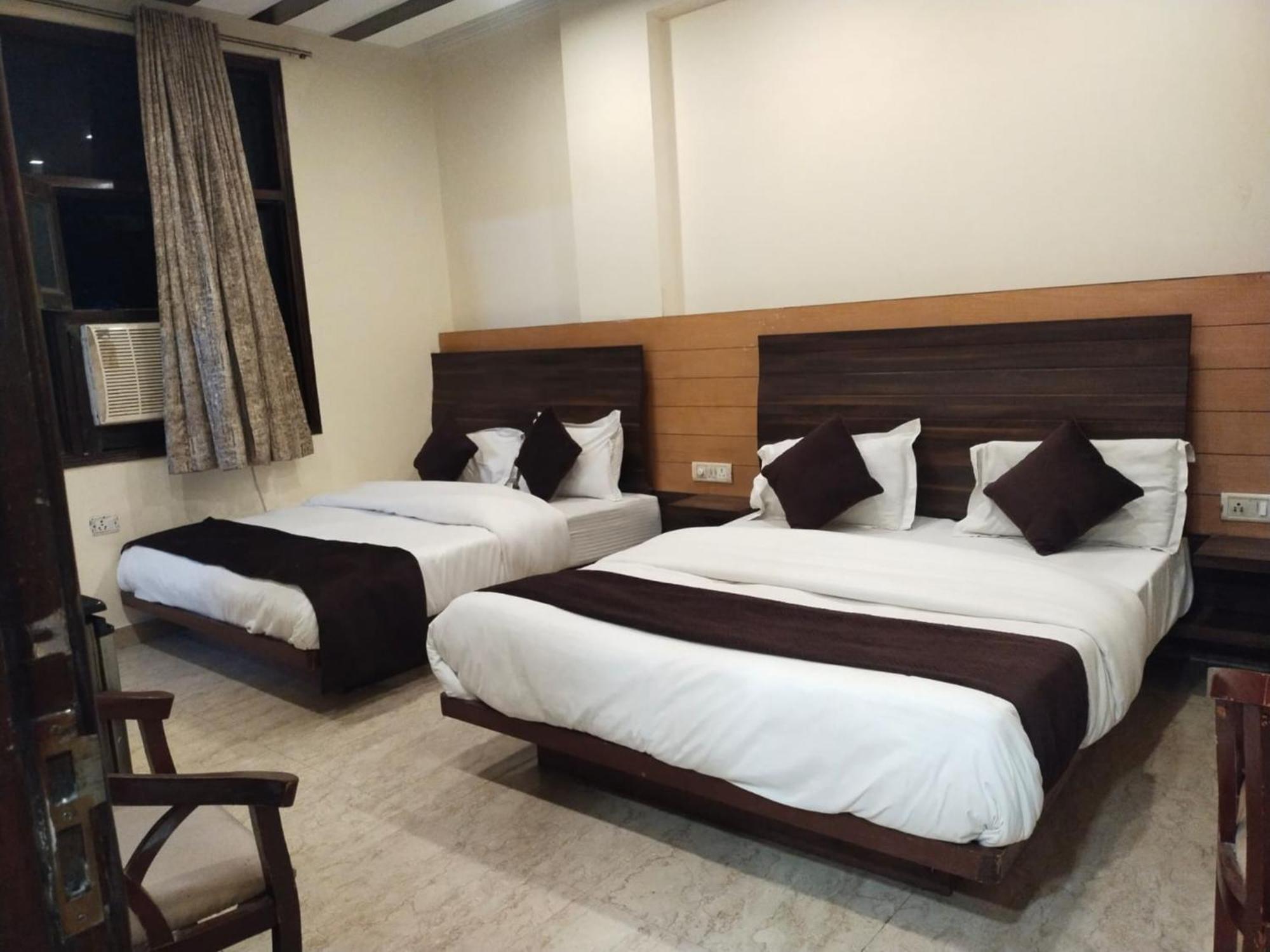 Hotel Lav Kush Deluxe At Paharganj New Delhi Bagian luar foto